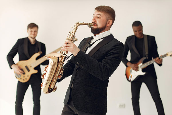 muziekgroep met verschillende instrumenten